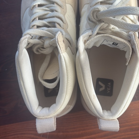 VEJA sneakers women’s size 9- worn twice! - Picture 5 of 7